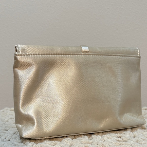 Emirates Airline Amenity Bag Elegant Cream Satin Clutch - Picture 2 of 12